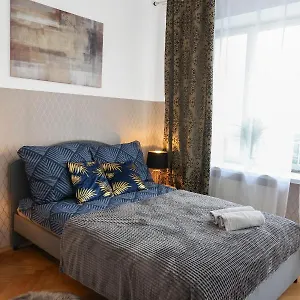 Хостел Clicktheflat Three Crosses Square